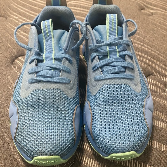 Women’s Reebok’s - Picture 4 of 4